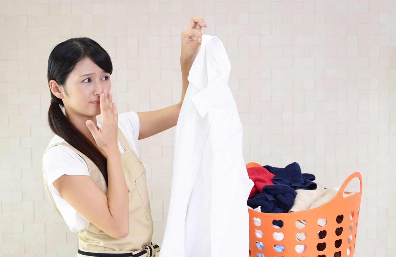 Come togliere l’odore di muffa dai vestiti