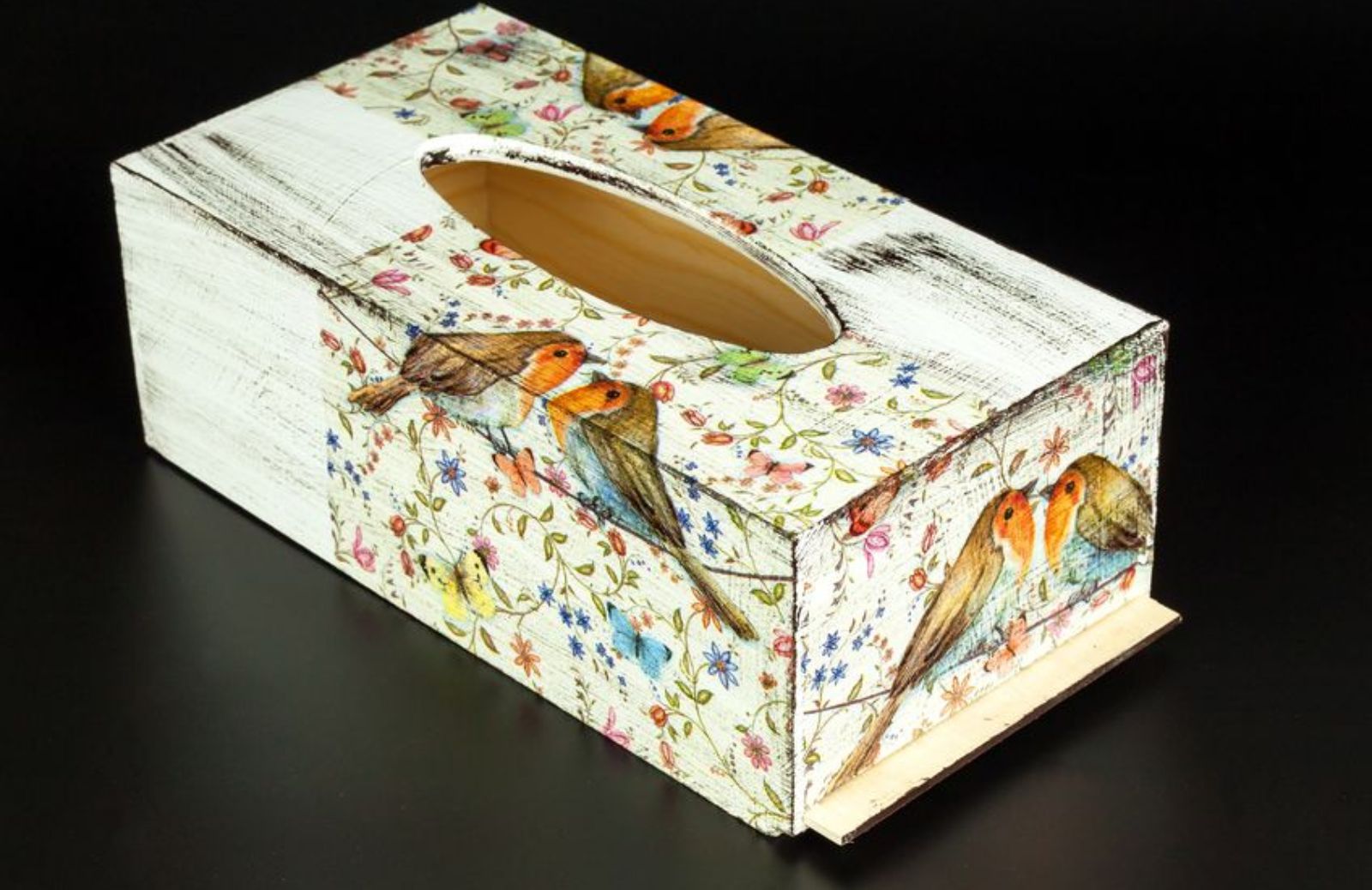 Decoupage legno: cosa serve, come si fa, idee e segreti