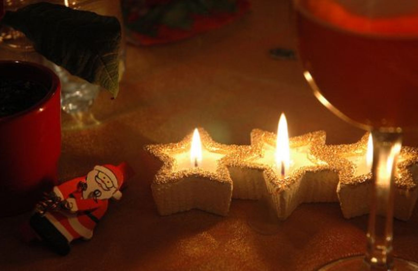 Atmosfera natalizia: candele di Natale fai da te