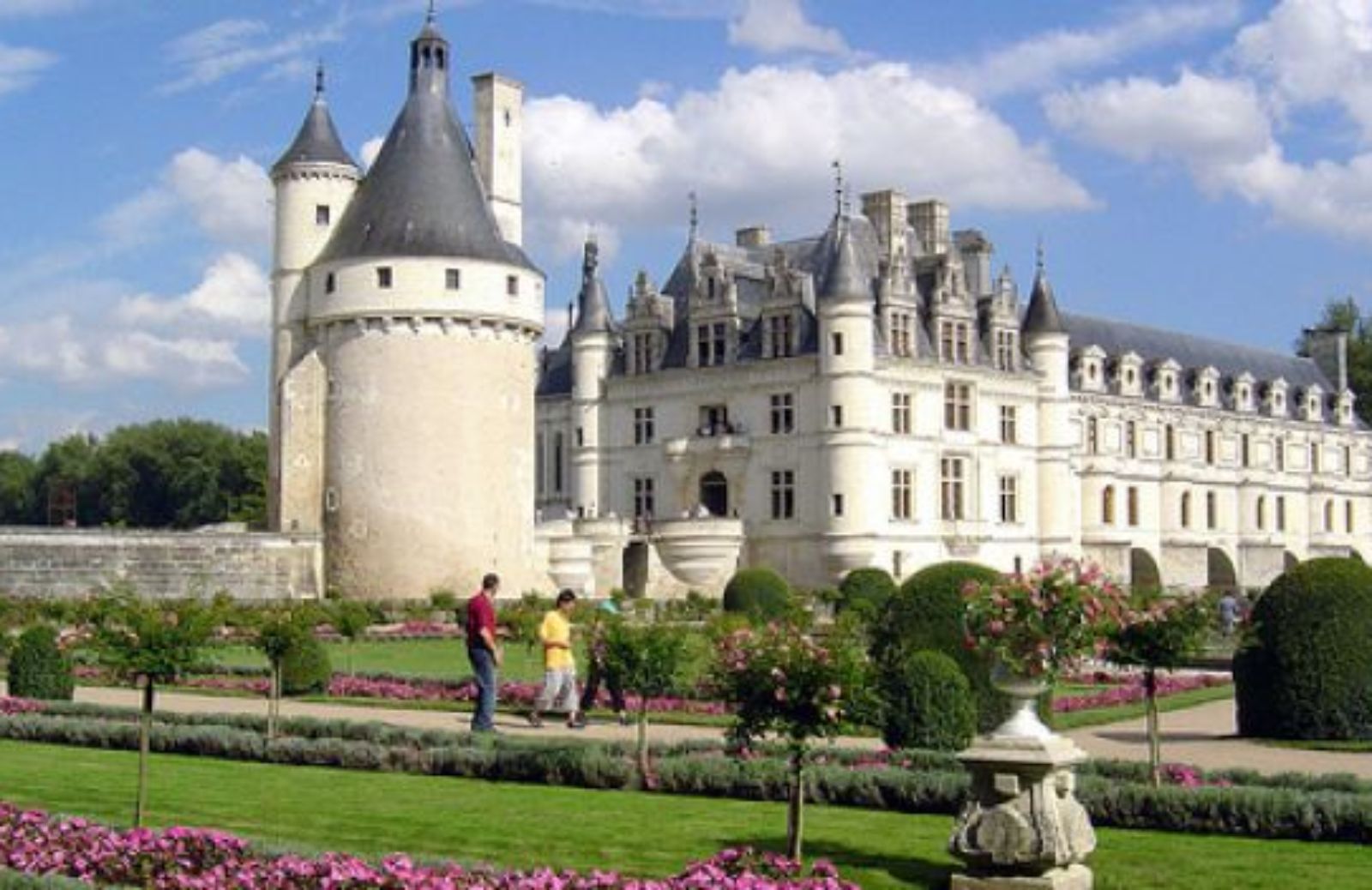 Come viaggiare in bici con cane e gatto tra i castelli della Loira