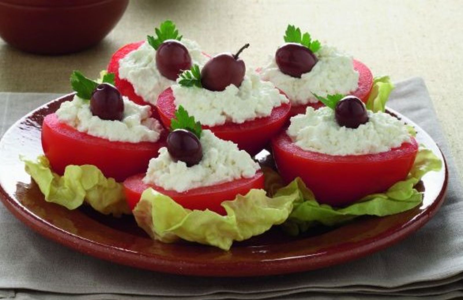 Antipasti golosi: la ricetta dei pomodori ripieni allo yogurt