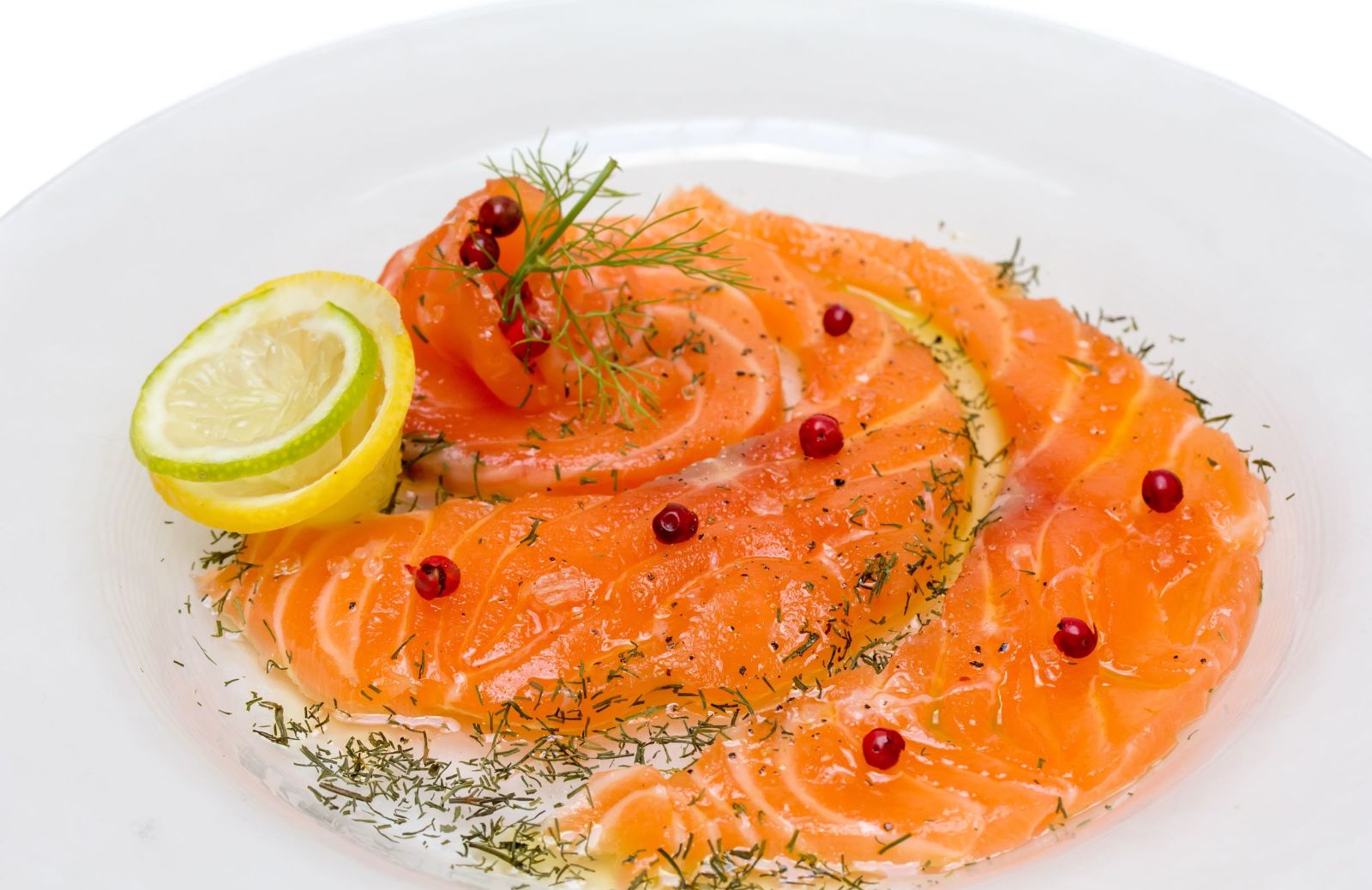 Carpaccio di salmone marinato: la ricetta dell’antipasto semplice e fresco
