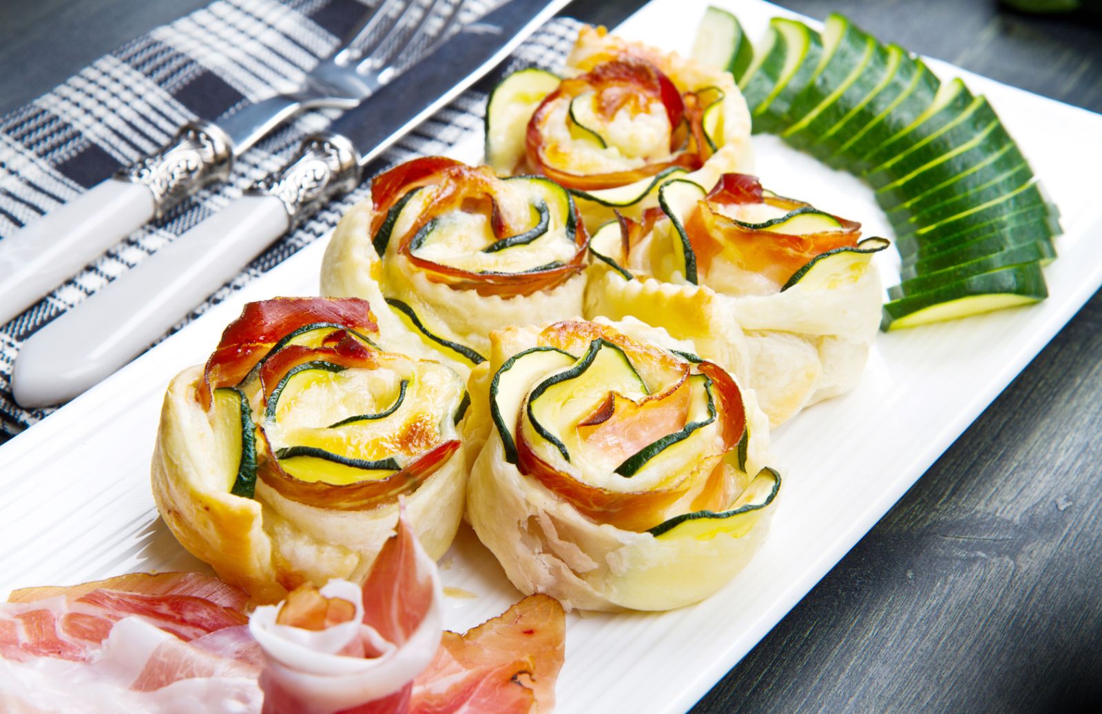 Come fare le roselline speck e zucchine