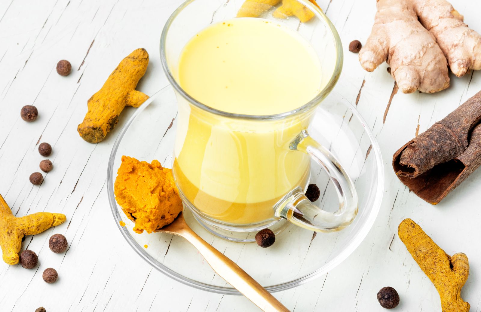 Golden milk, la ricetta facile per farlo in casa