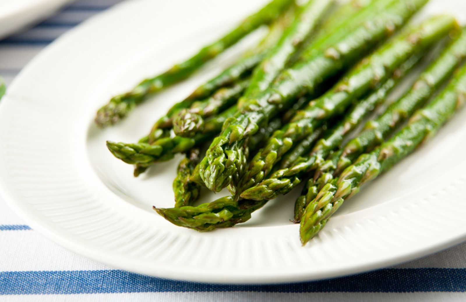 Come cucinare gli asparagi: la guida step-by-step
