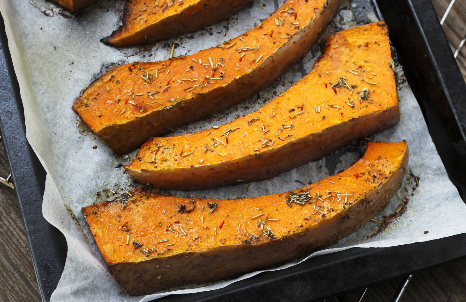 Contorni deliziosi: zucca al forno con erbe aromatiche