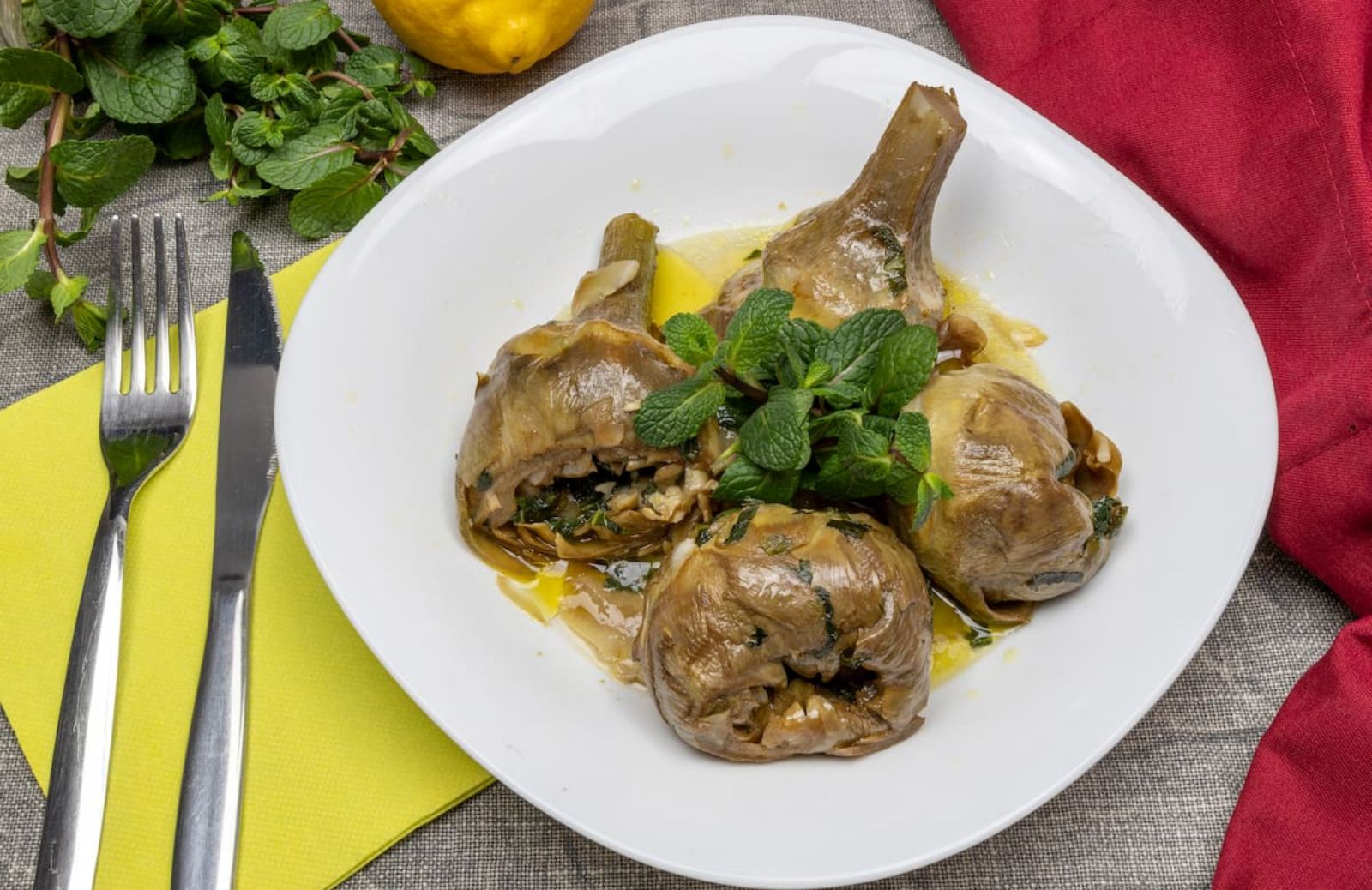 Carciofi alla romana: la ricetta (semplice) per farli a casa