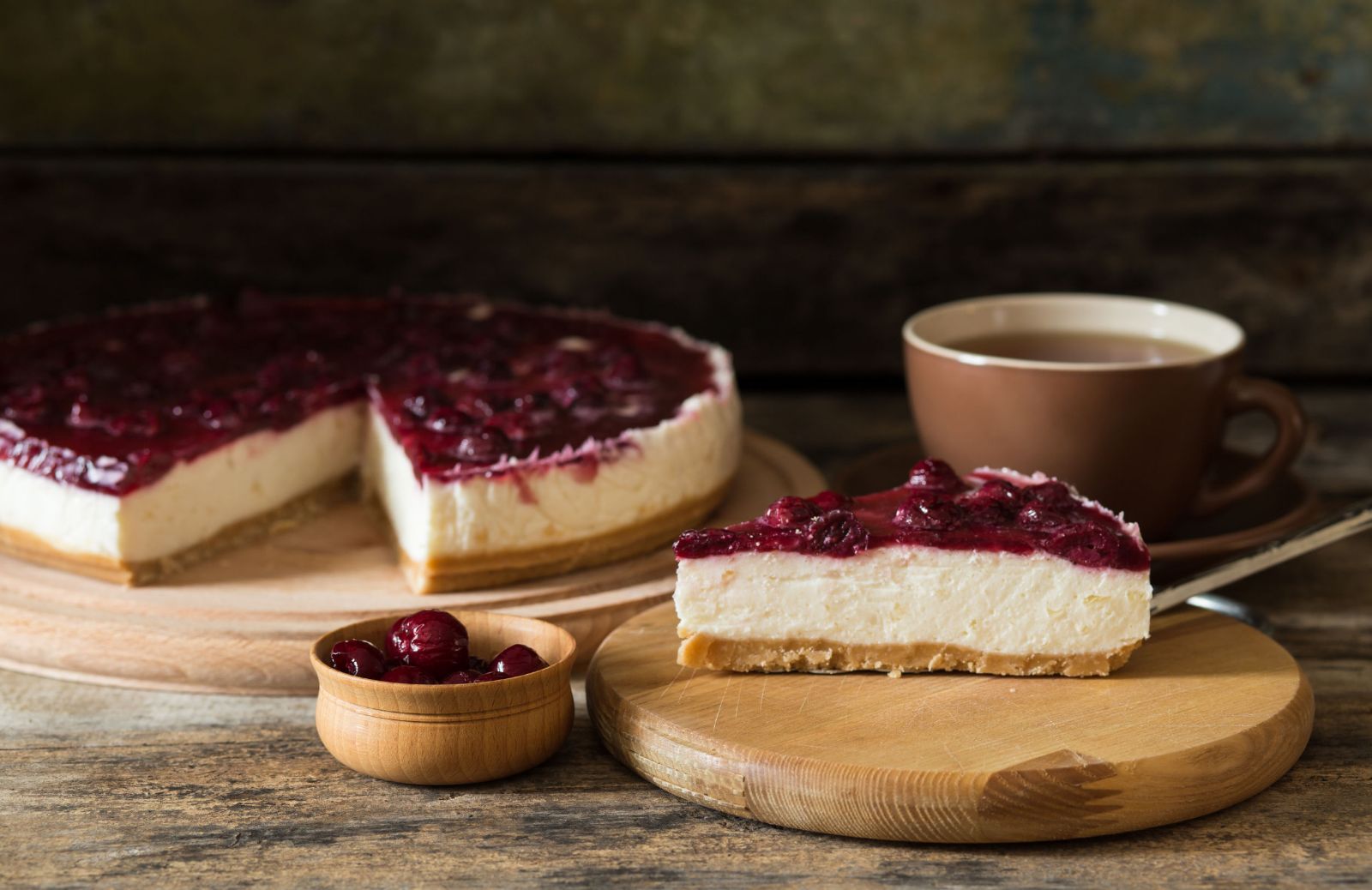 Cheesecake alle ciliegie con mascarpone, la ricetta facile e golosa