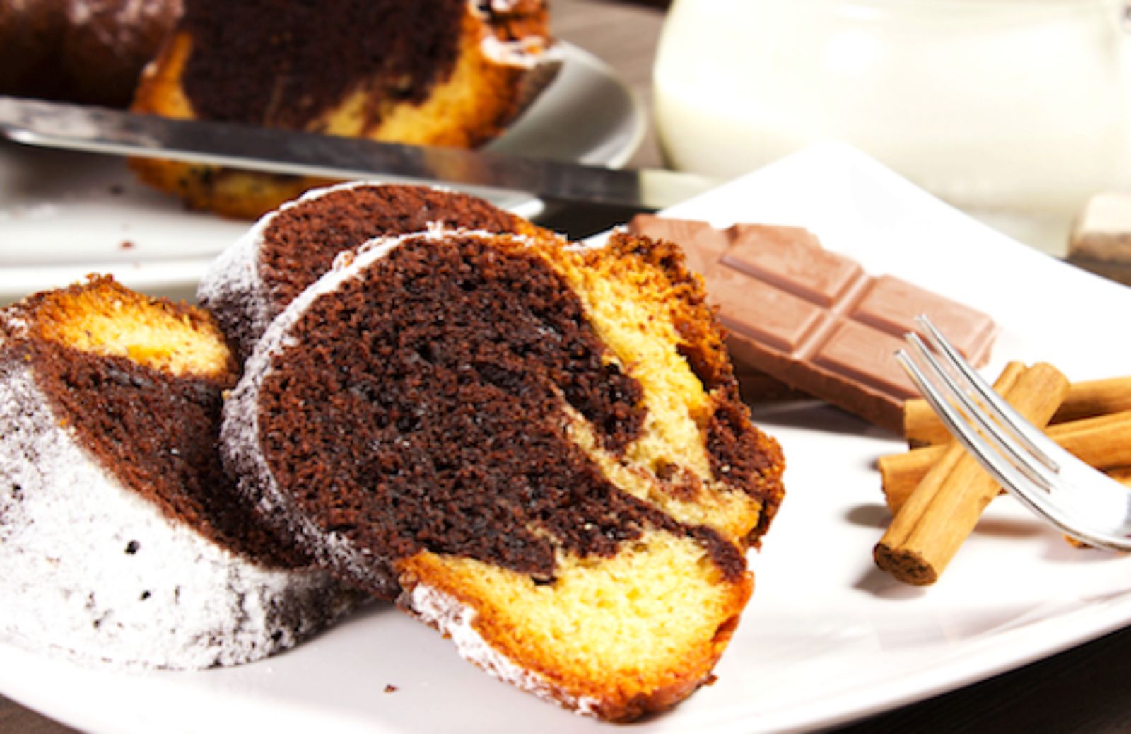 Come fare il ciambellone variegato al cioccolato