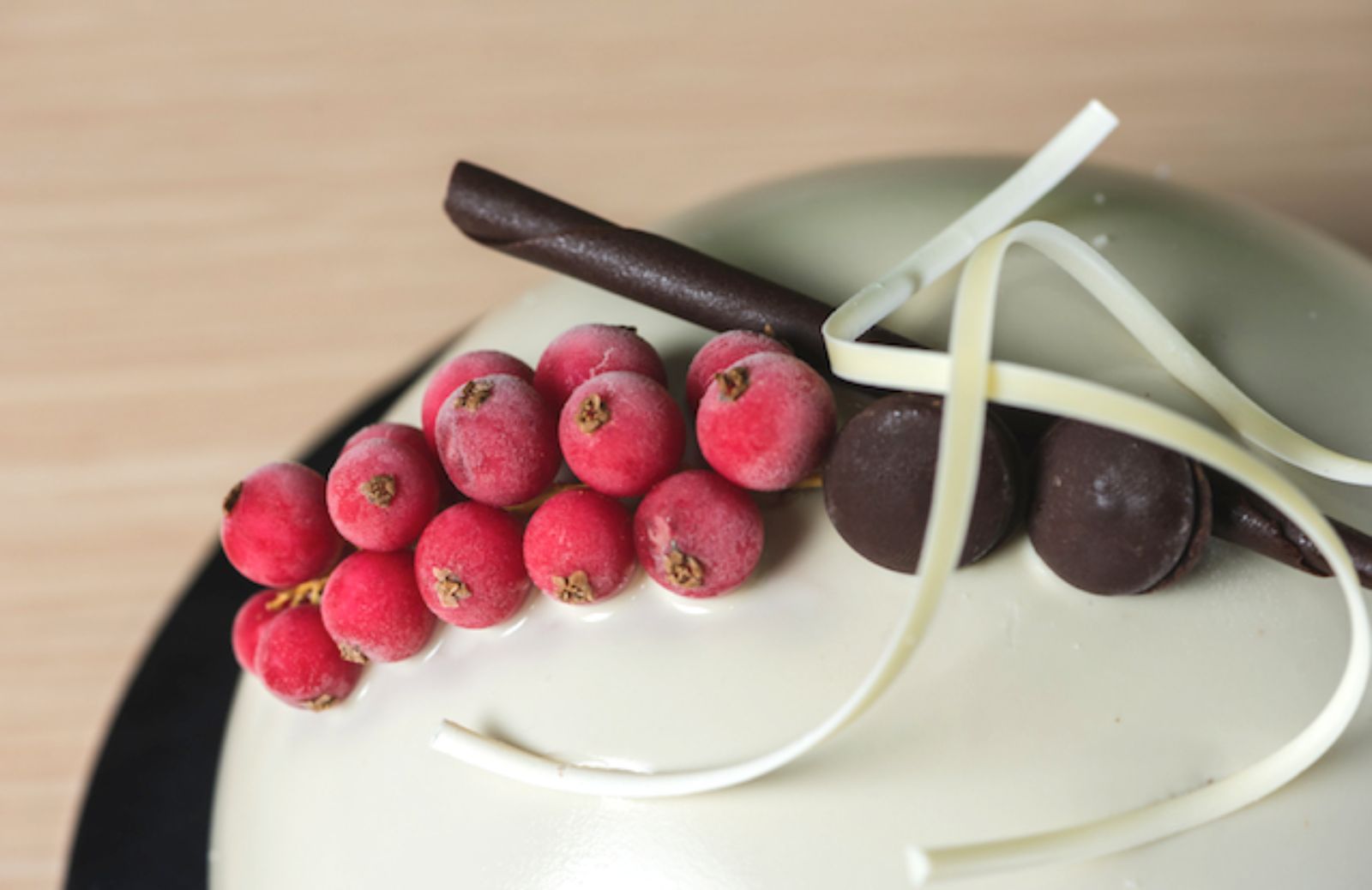 Come fare il semifreddo al cioccolato e frutti di bosco