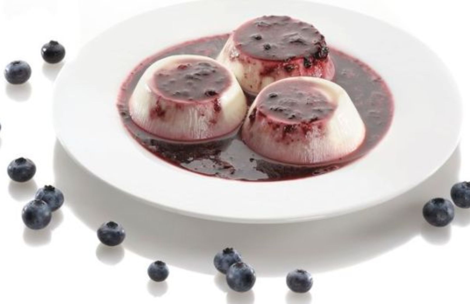 Come fare la panna cotta alla salsa di mirtilli