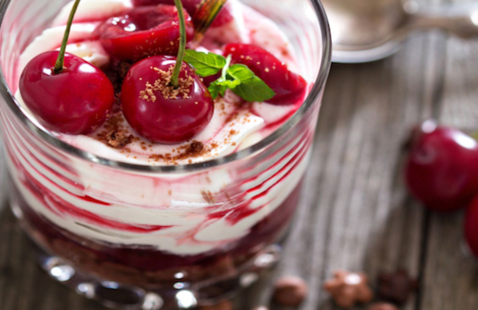 Come fare un dessert di ricotta e ciliegie