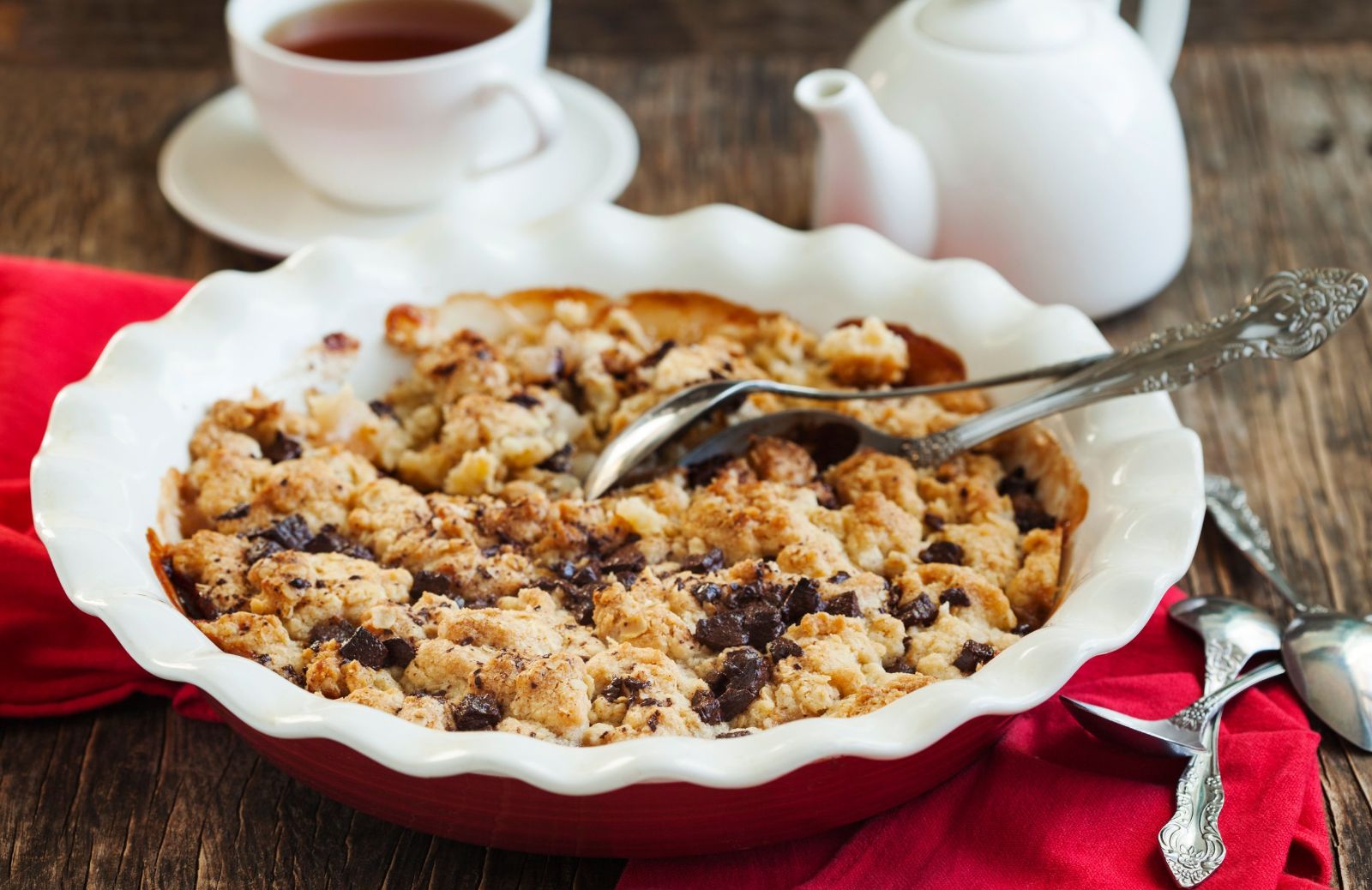 Crumble di pere e cioccolato, la ricetta del dolce autunnale da leccarsi i baffi