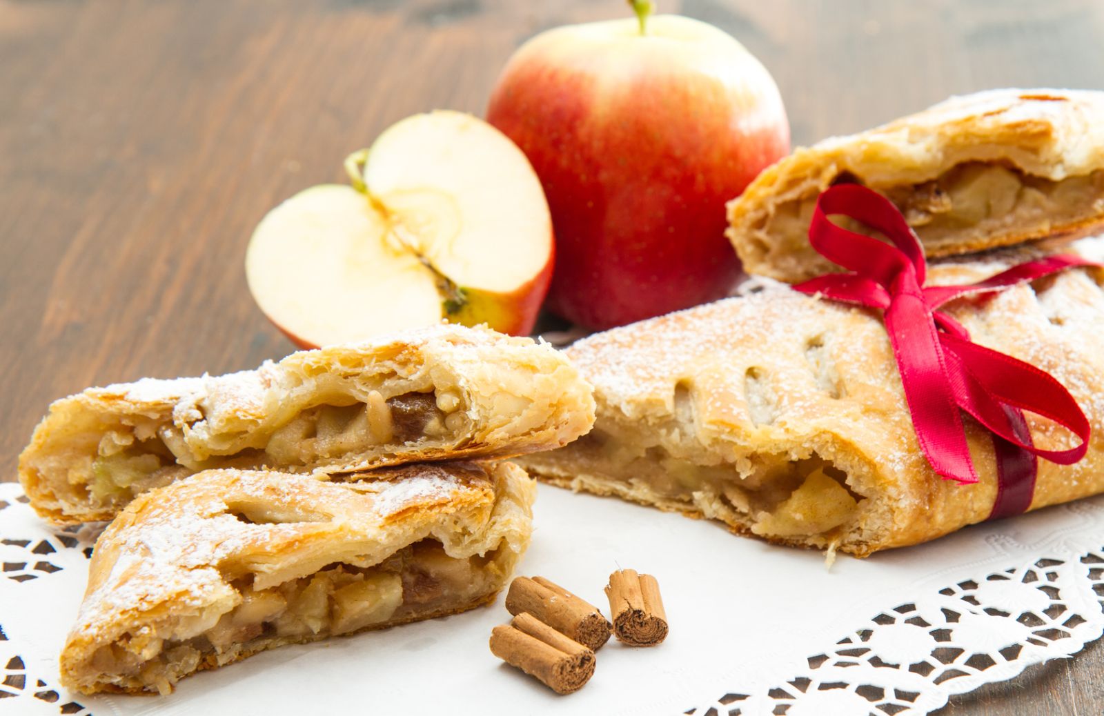 Dolci profumati: strudel di mele con pasta frolla