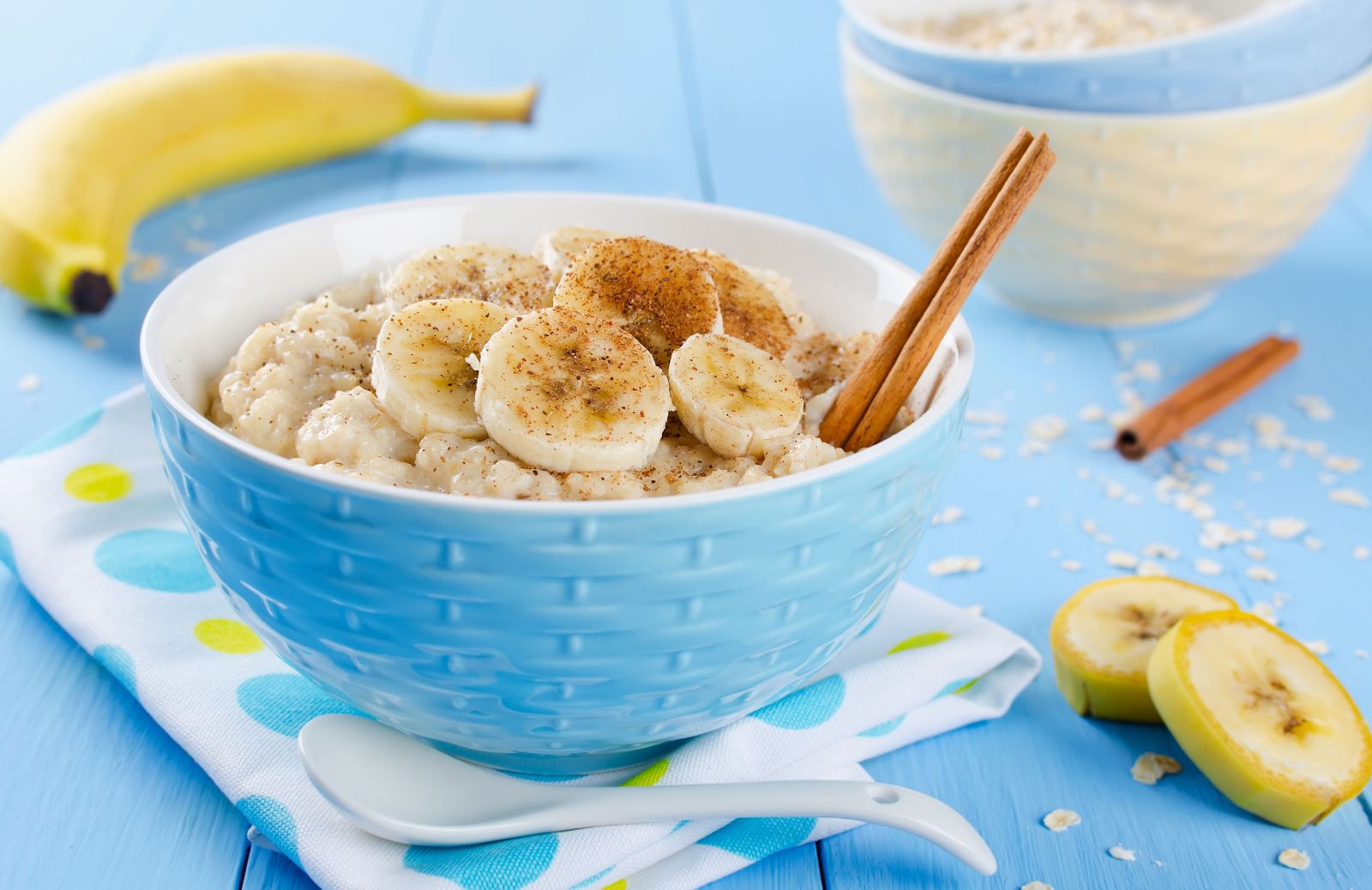 Oatmeal (alias porridge), la ricetta per la colazione estiva