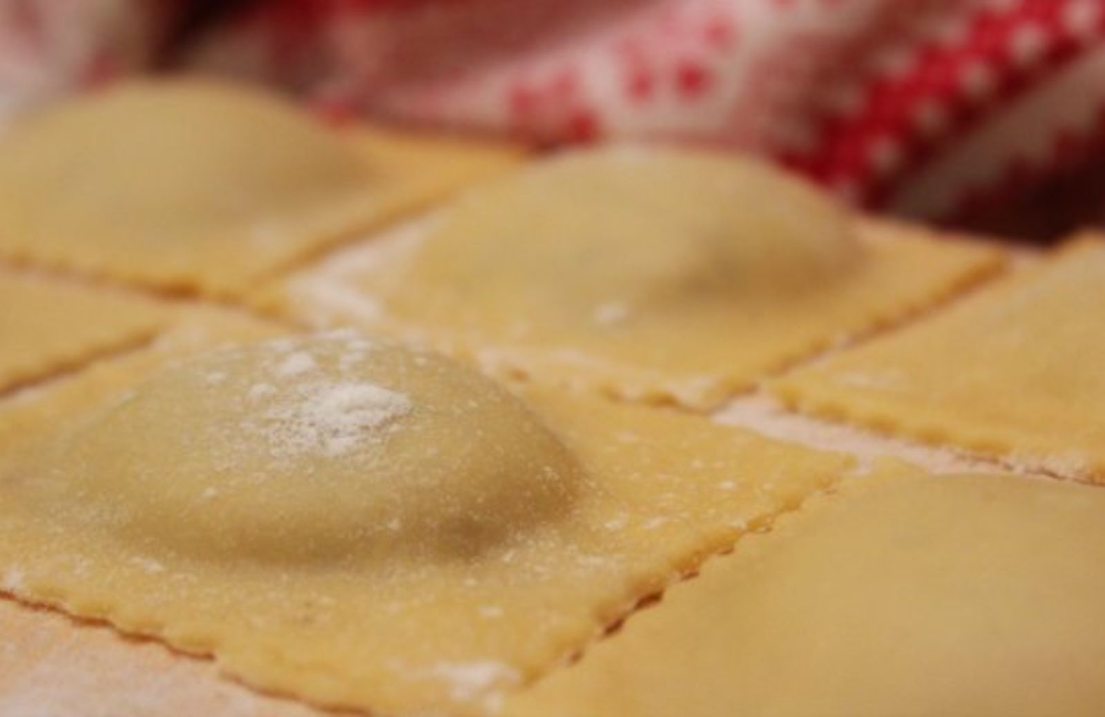 Veggie New Year: ravioli al radicchio e stracciatella