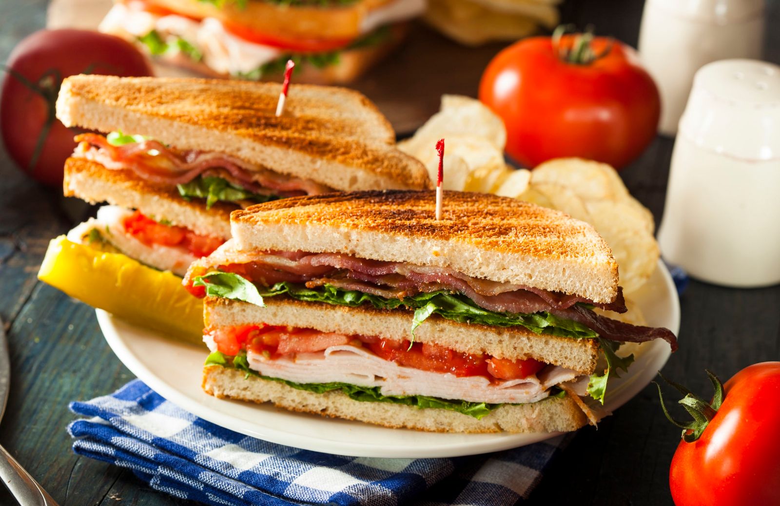 Come fare il club sandwich perfetto: dagli strati agli ingredienti originali
