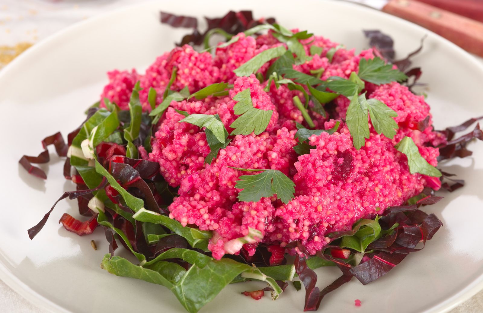 Come fare un'insalata di amaranto e spinacino in rosa