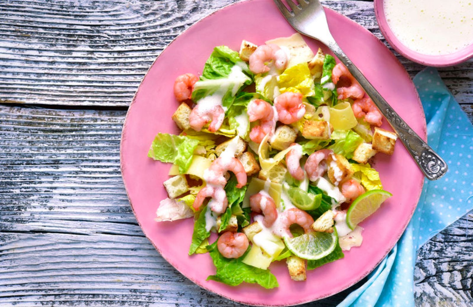 Come fare una squisita insalata d'uva, gamberetti e mela verde