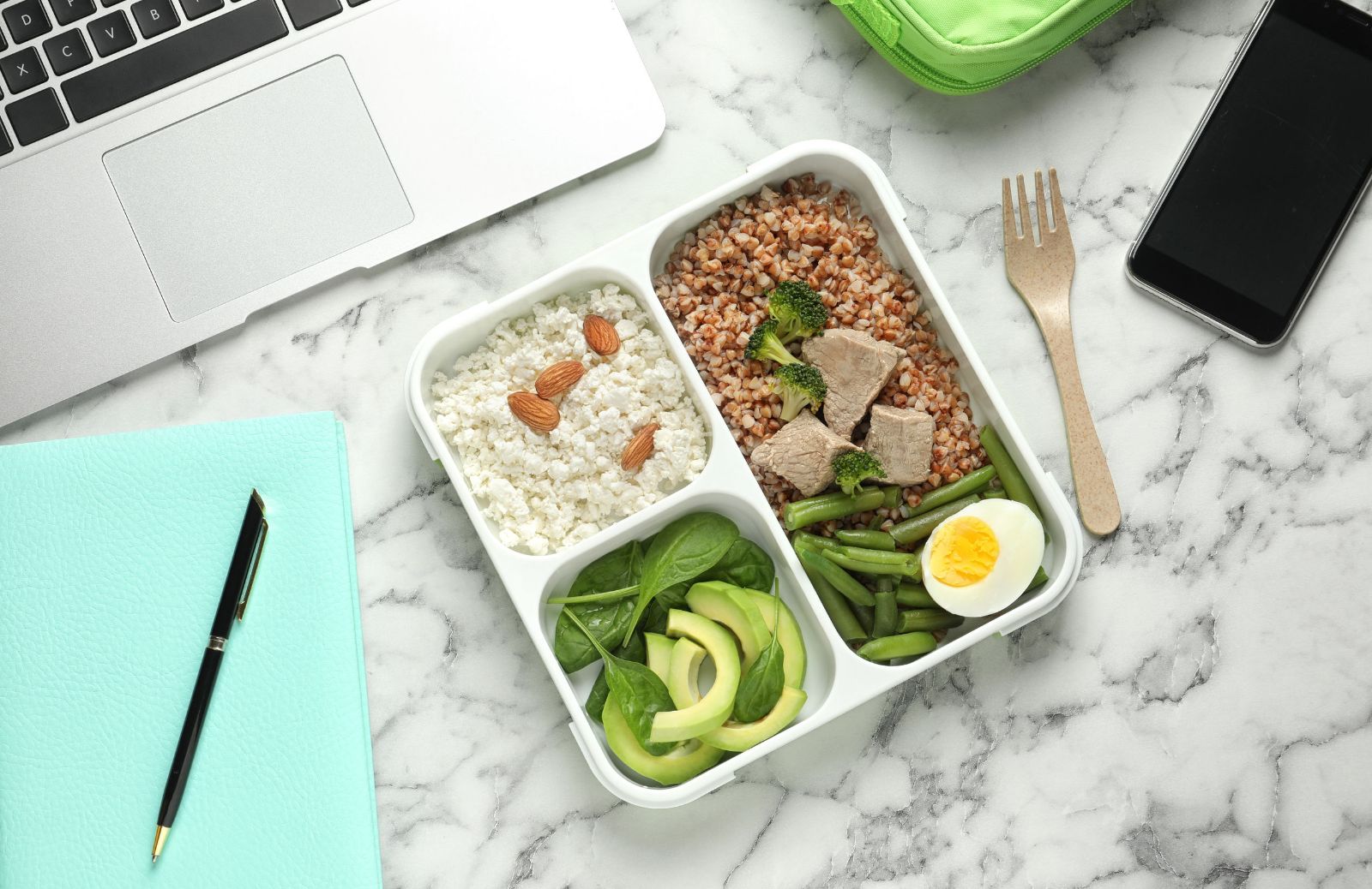 Pausa pranzo in ufficio: idee sfiziose su cosa mangiare