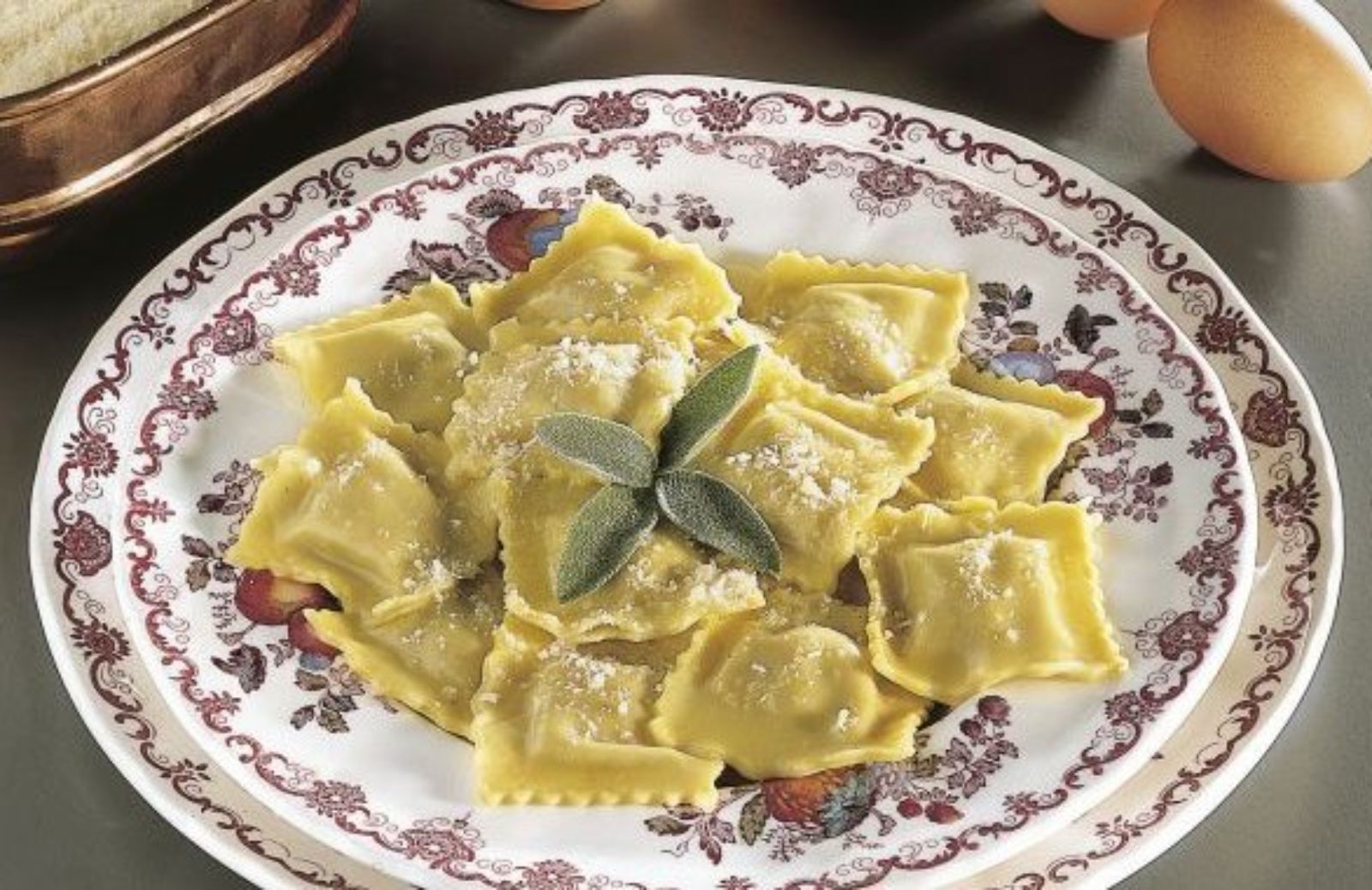 Come fare i ravioloni speziati al forno ripieni di vitello