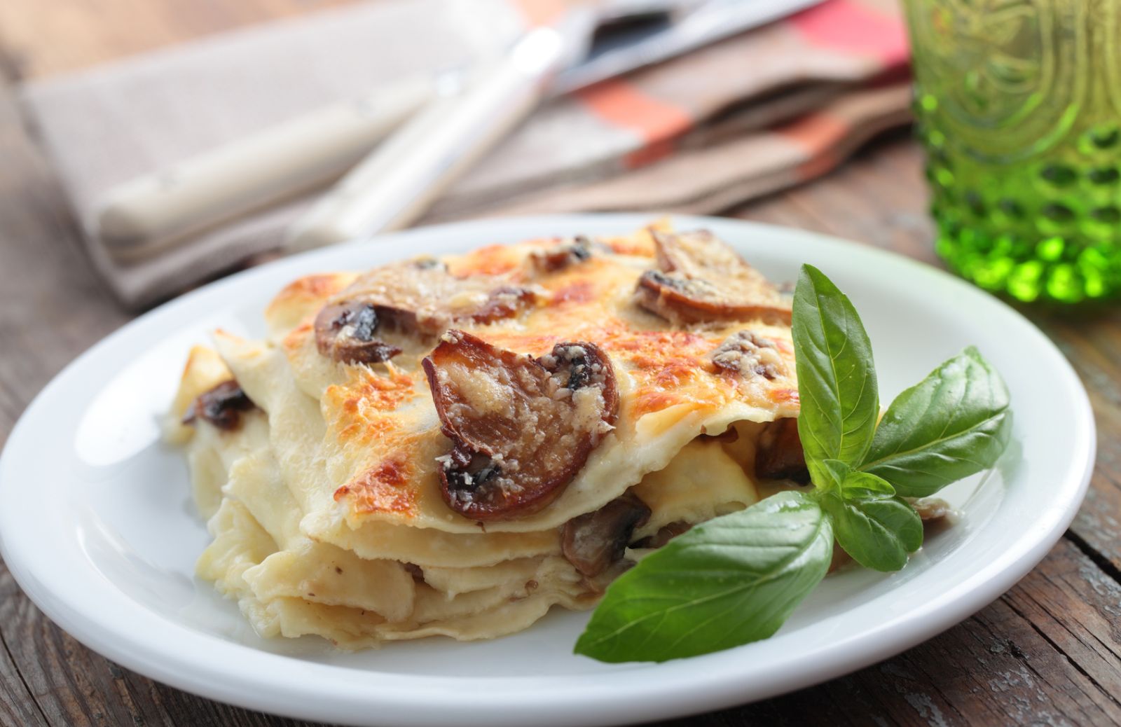 Come fare la lasagna funghi e besciamella | Deabyday