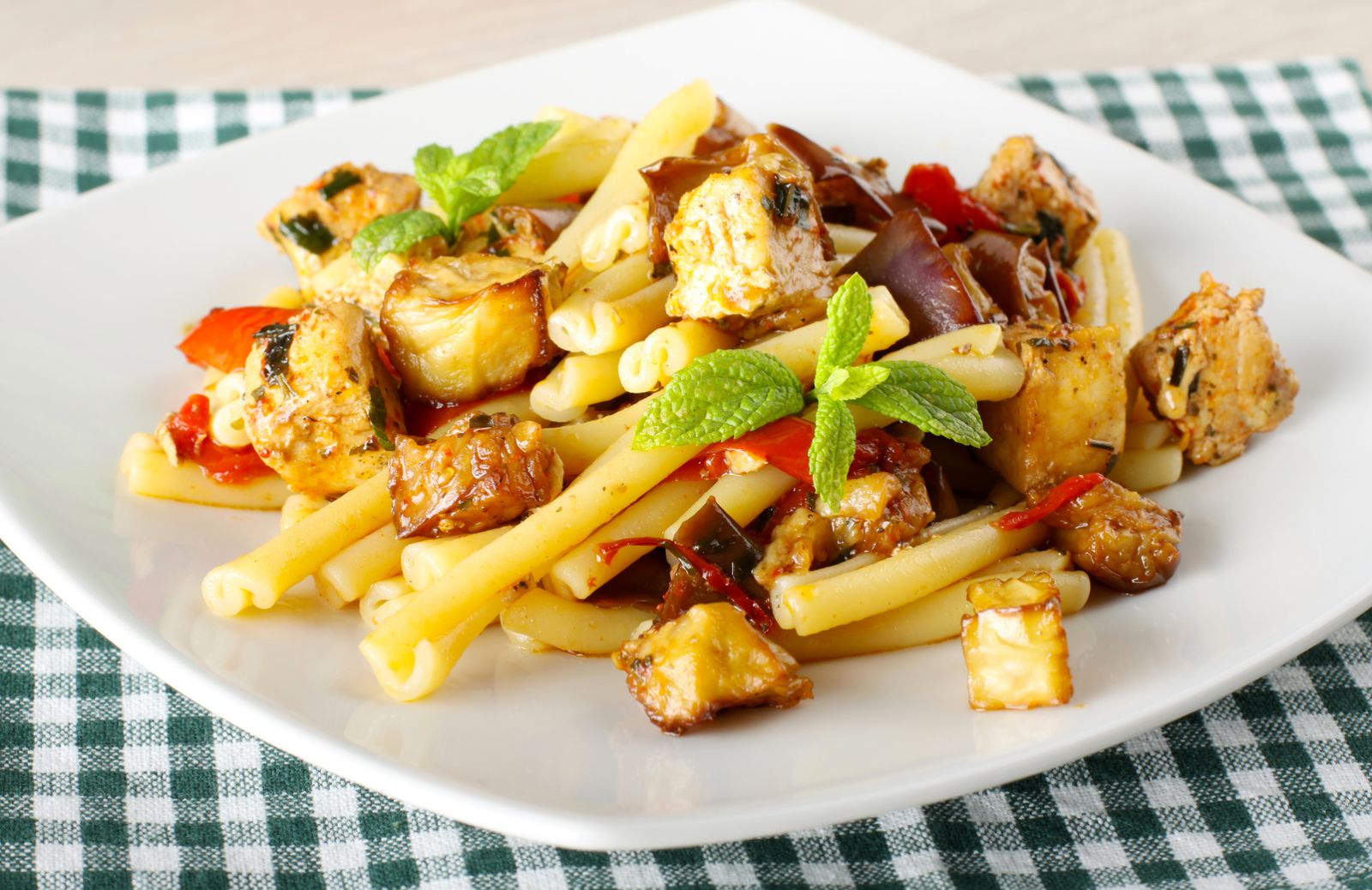 Come fare la pasta pesce e melanzane