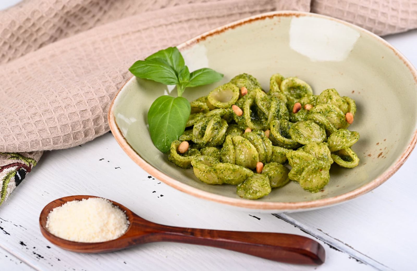 Come fare una pasta al pesto di broccoli