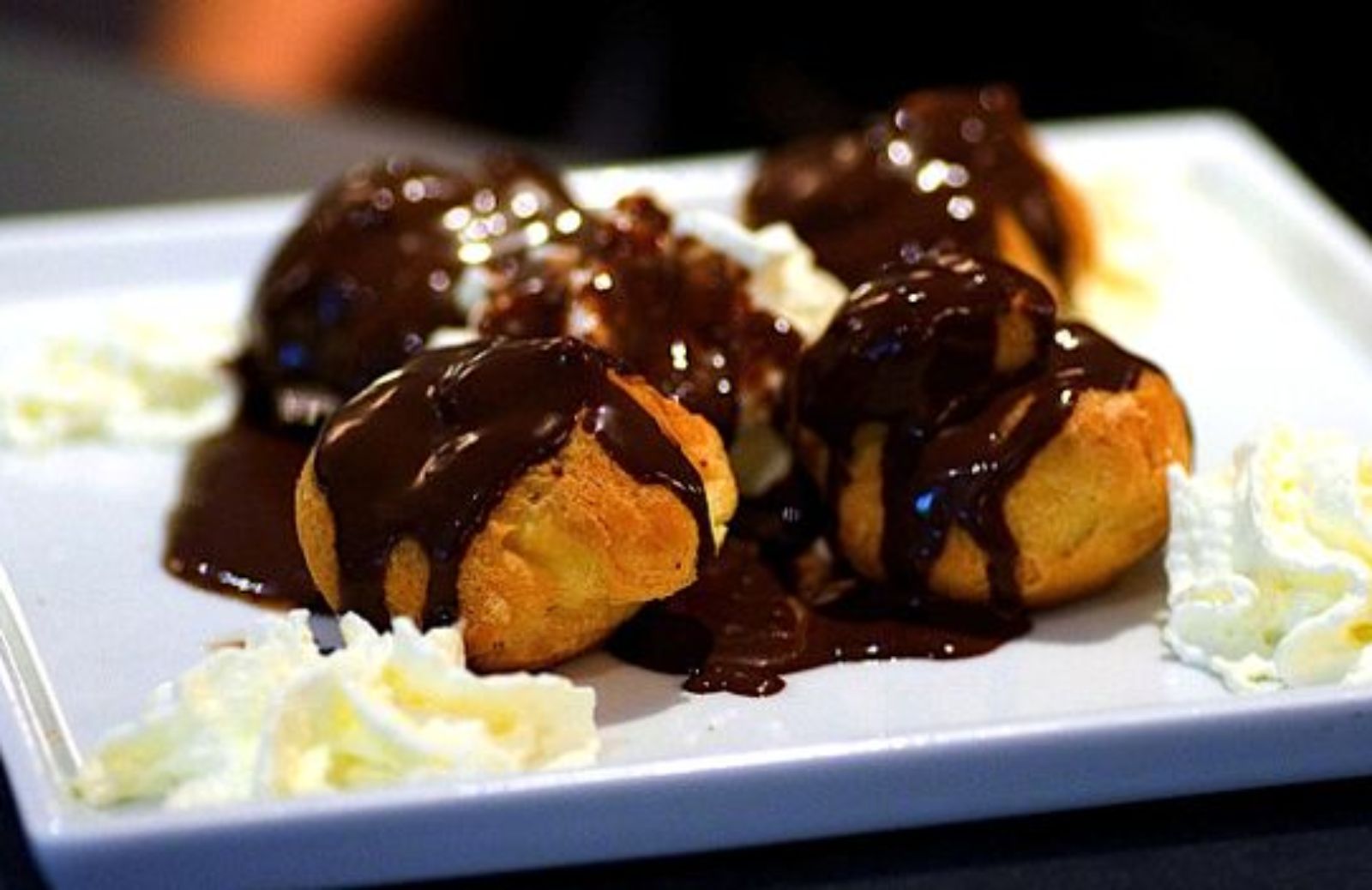 Come si fa il profiterole al cioccolato