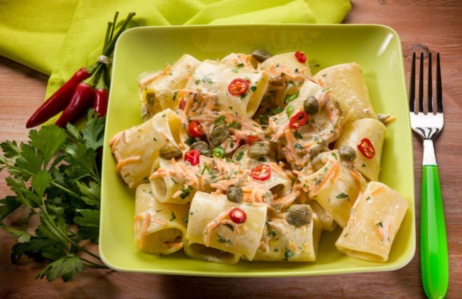 Insalata di paccheri al verde di carote: la ricetta