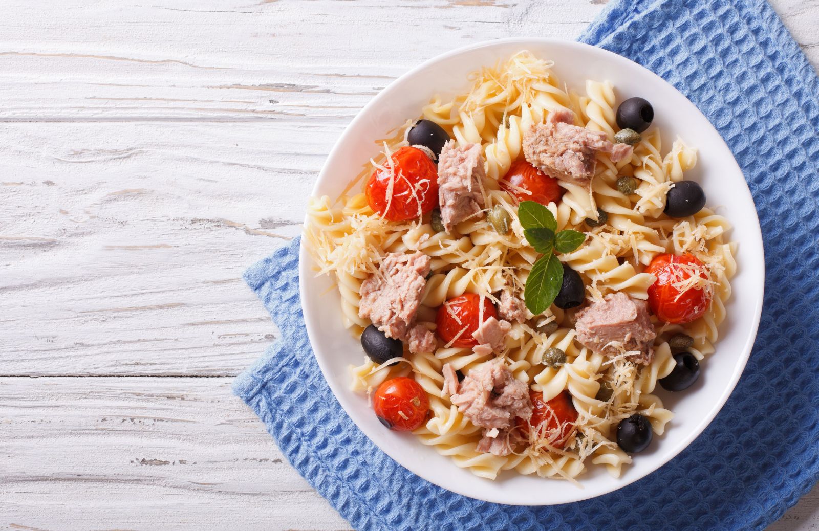 La ricetta della pasta fredda con tonno e olive