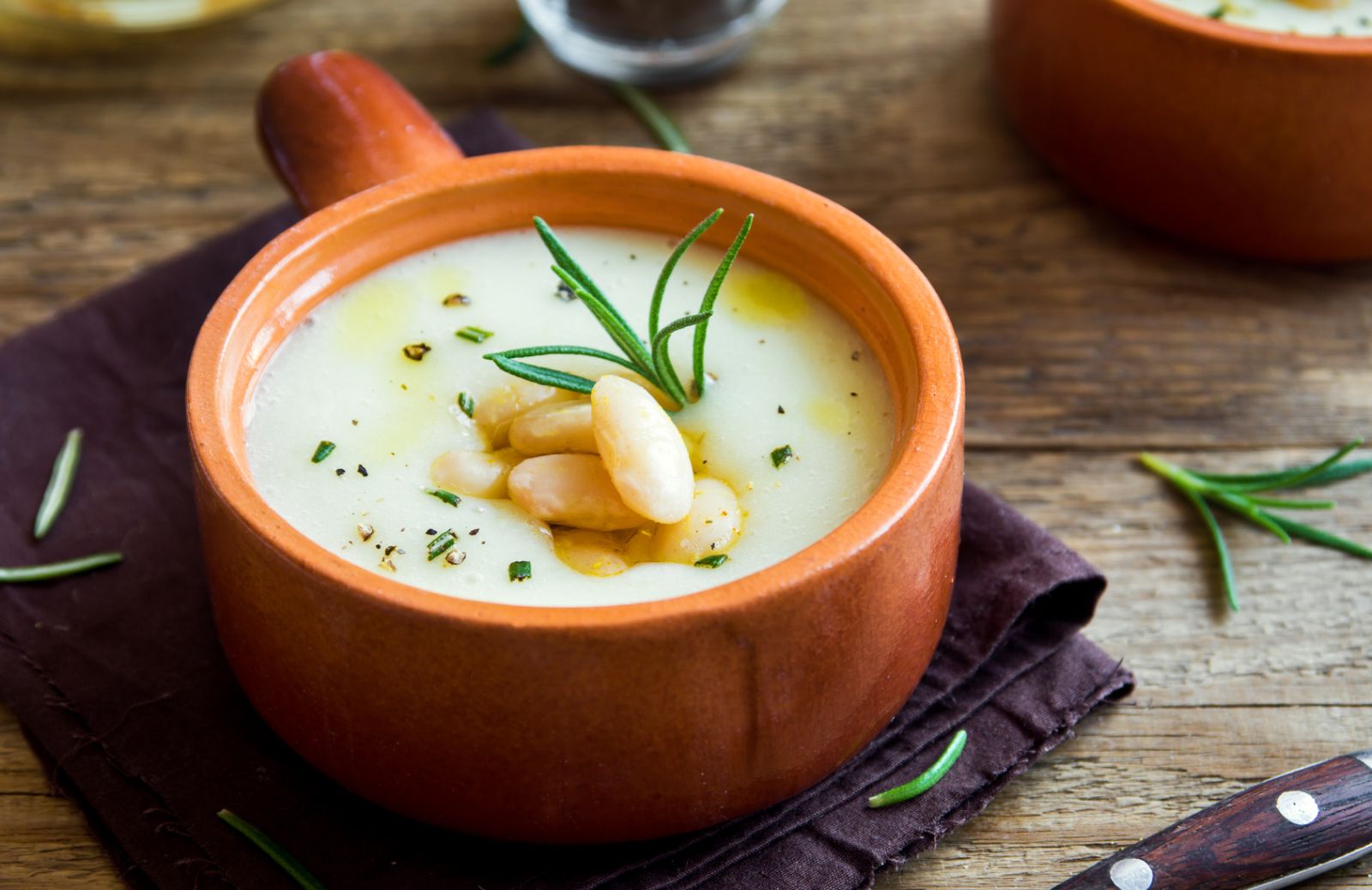 Ricette autunnali: zuppa di cavolo cappuccio, patate e fagioli