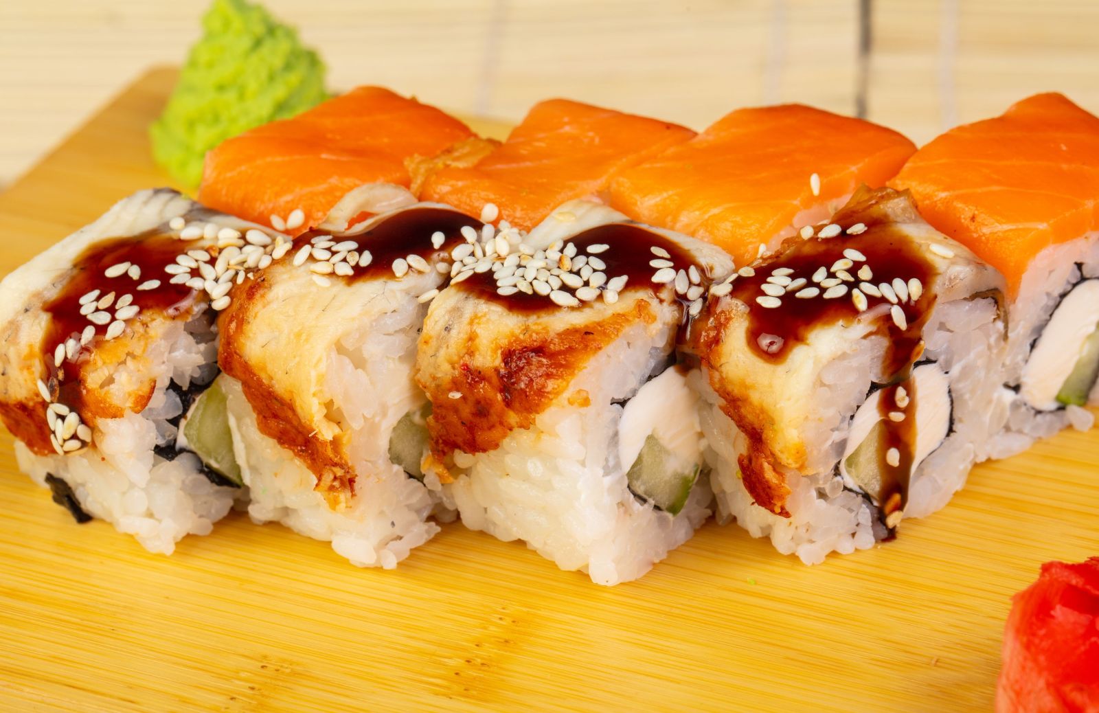 Uramaki sake con salmone cotto: la ricetta