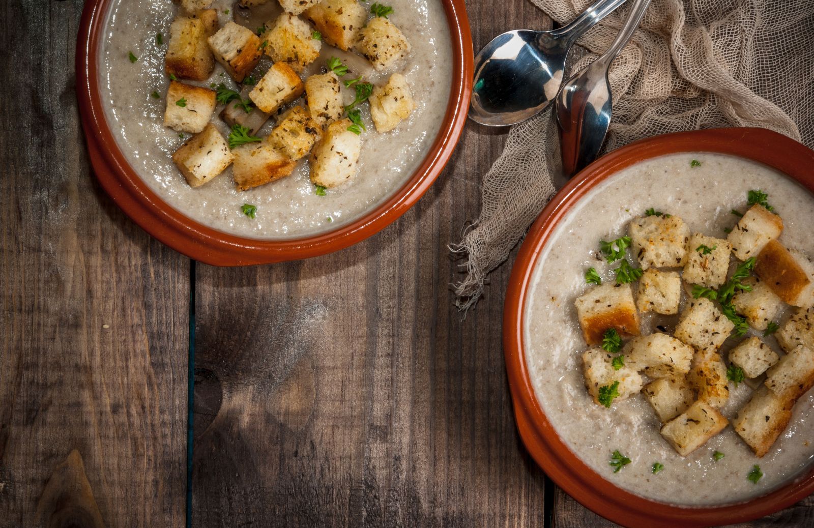 Vellutata di funghi porcini, la ricetta autunnale che piace a tutti