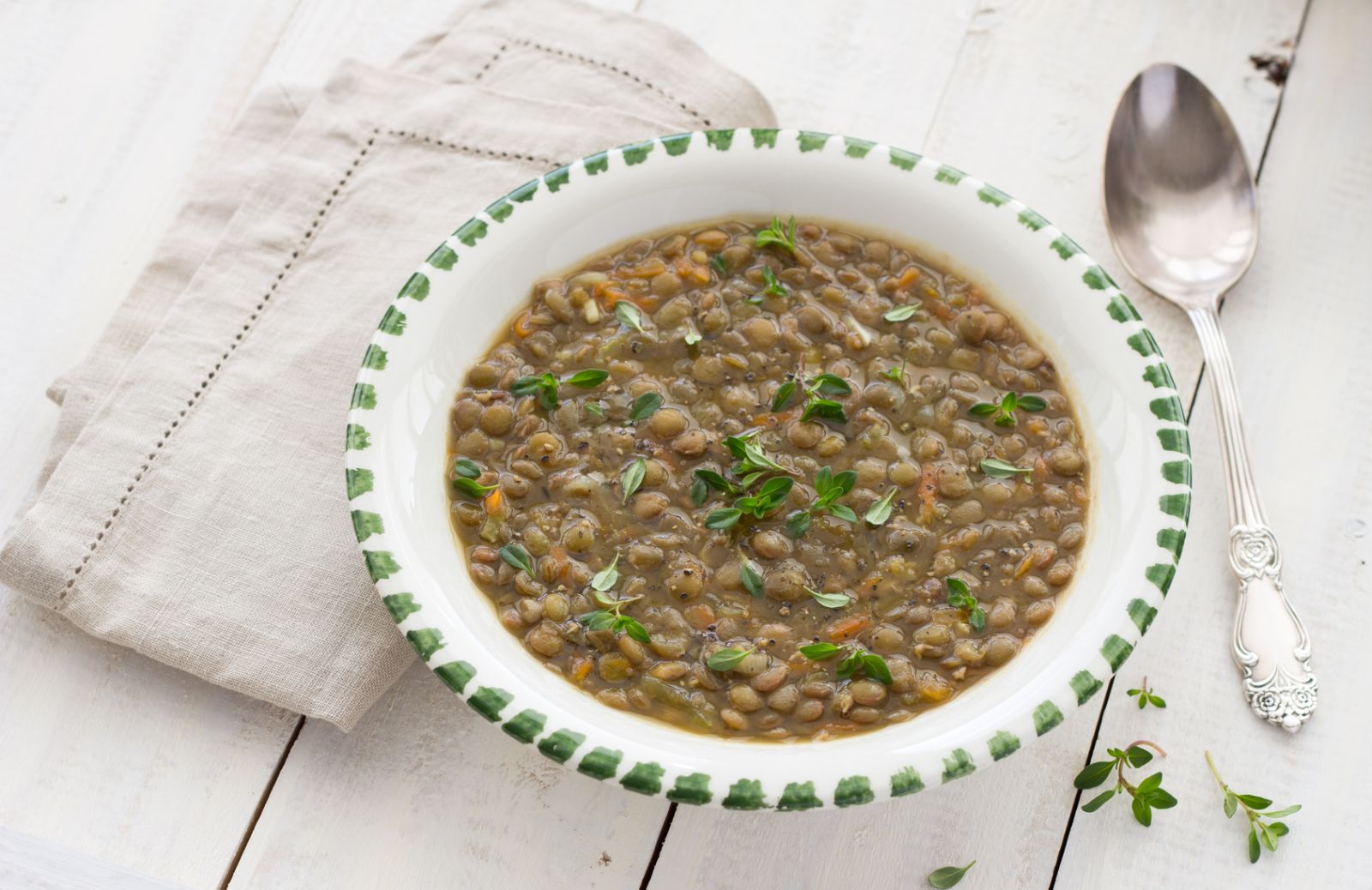 Zuppa di lenticchie e verdure primavera: la ricetta