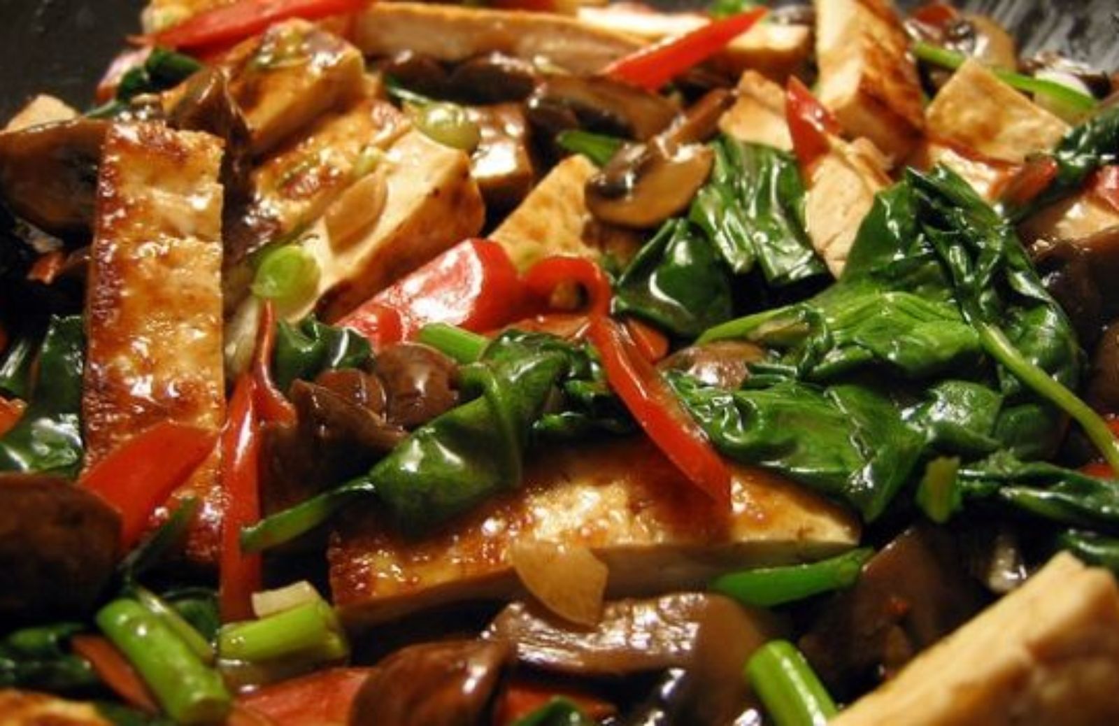 Come cucinare il tofu piccante con verdure