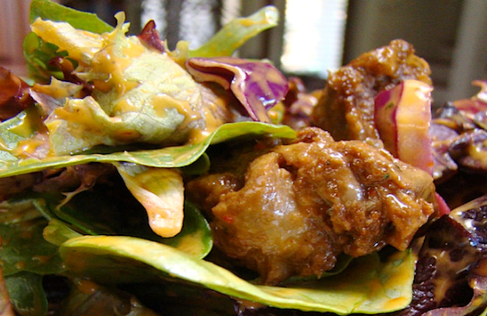 Come fare il seitan con spinacino e salsa di capperi