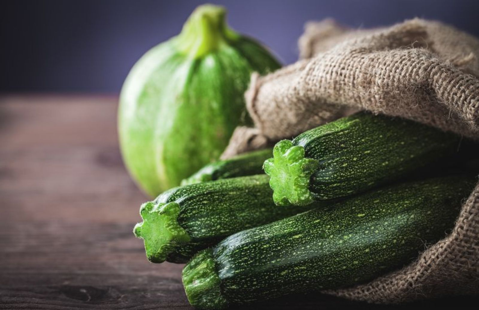 La ricetta della parmigiana bianca di zucchine