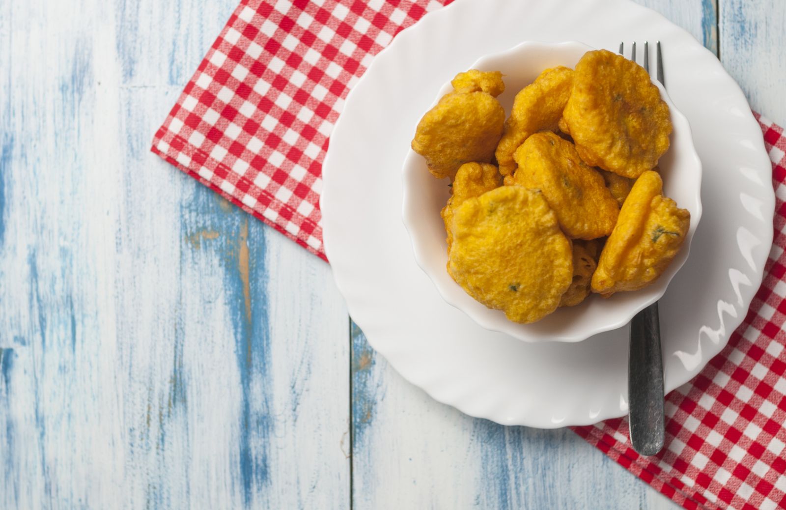 Tutta la bontà del pesce azzurro: come si preparano le frittelle di alici