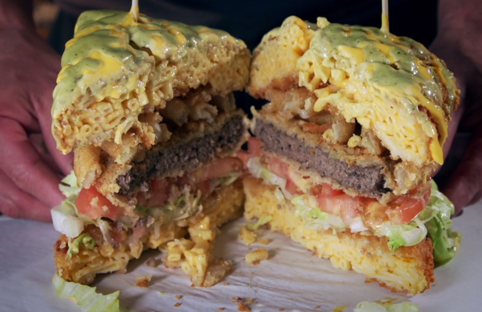 Tempura Mac ‘N’ Cheese Burger: la ricetta di un superburger
