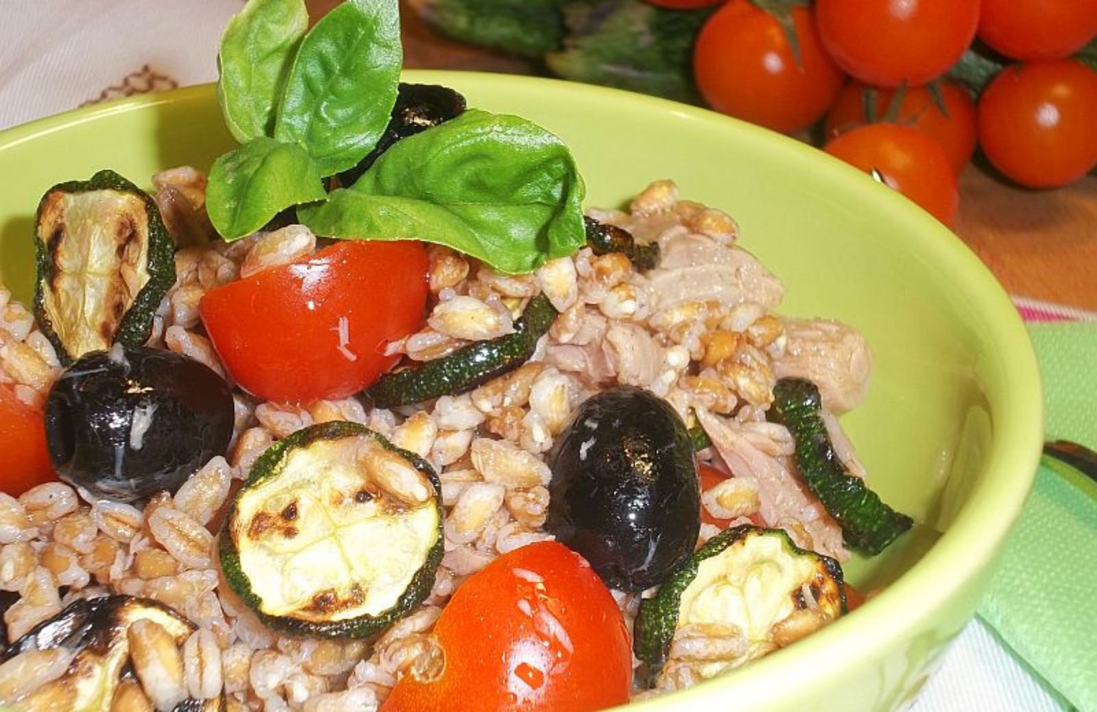 Insalata di farro: la ricetta regina dell'estate