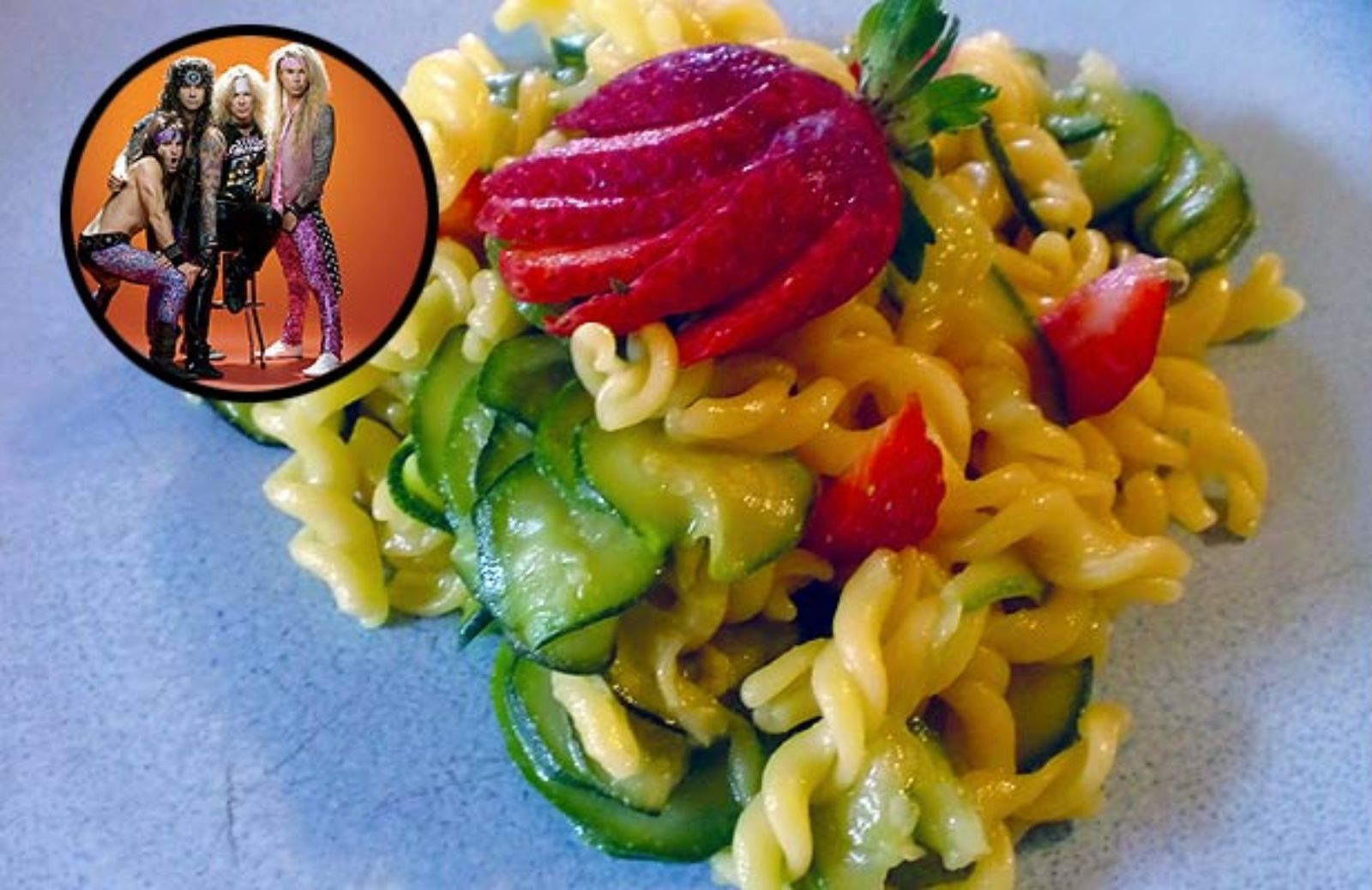 Pasta di mais gluten free con zucchine e fragole alla Steel Panther