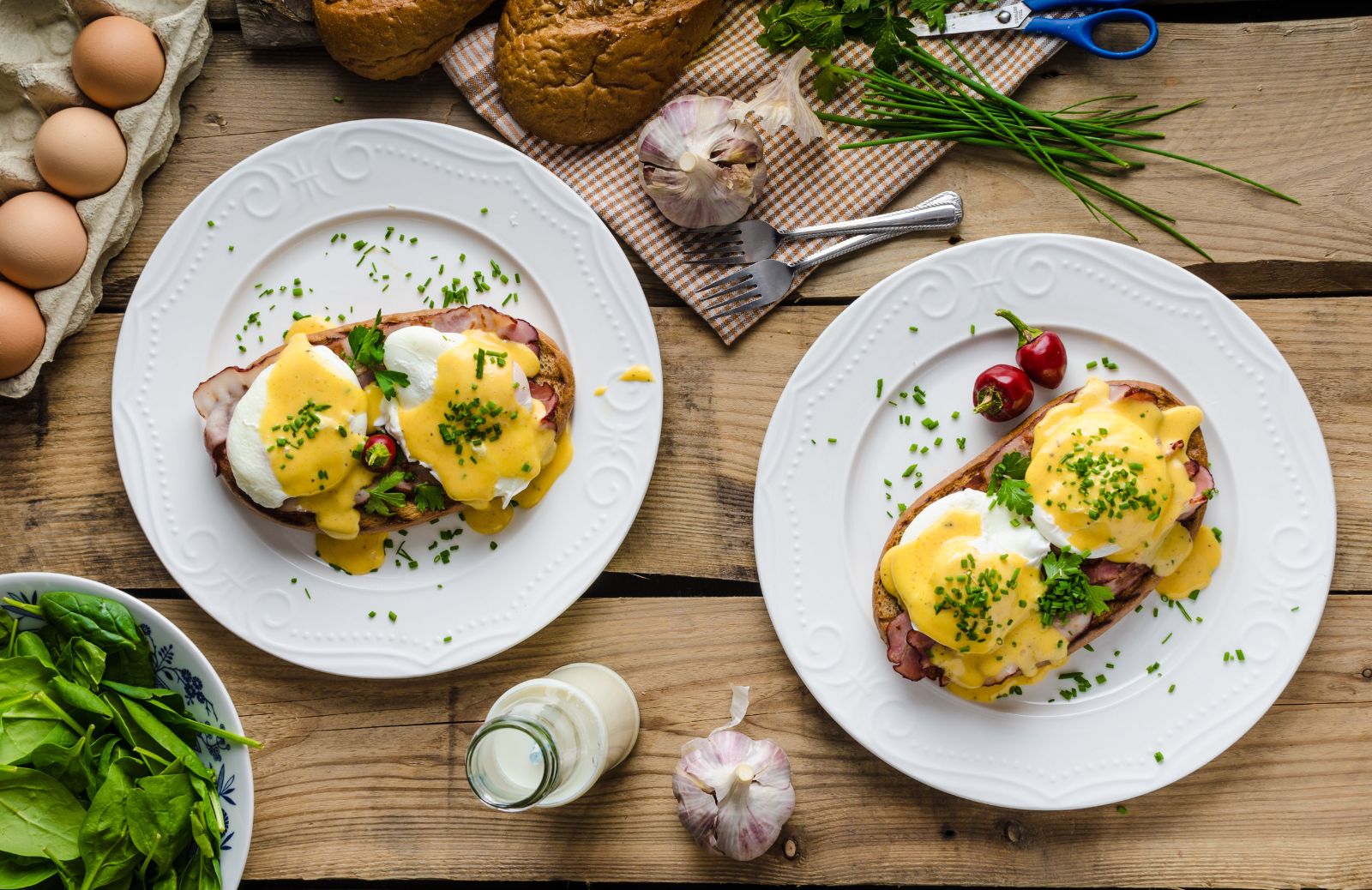 Come si fanno le uova alla Benedict