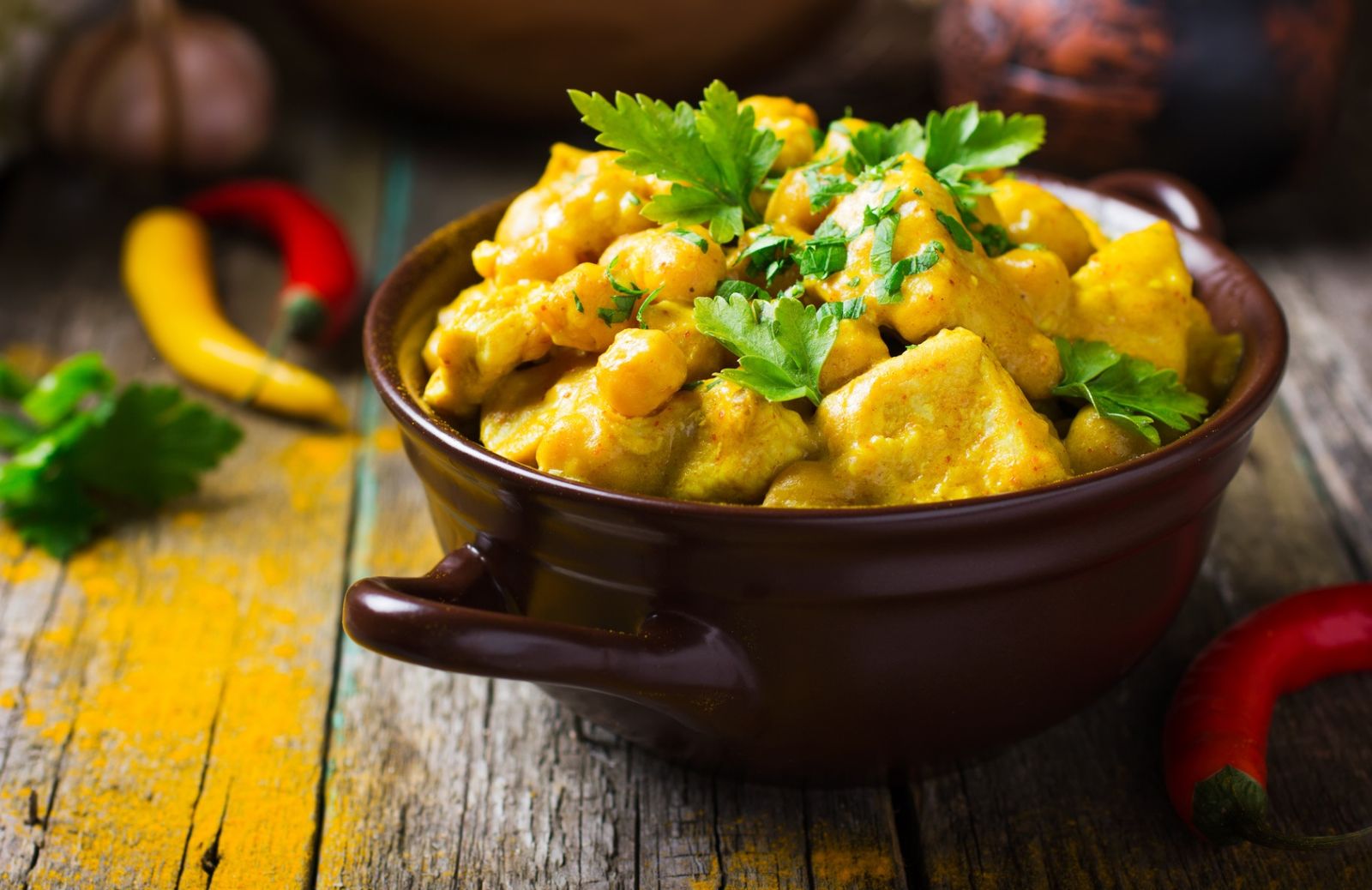 Ricette esotiche: pollo al curry con latte di cocco e mele Envy