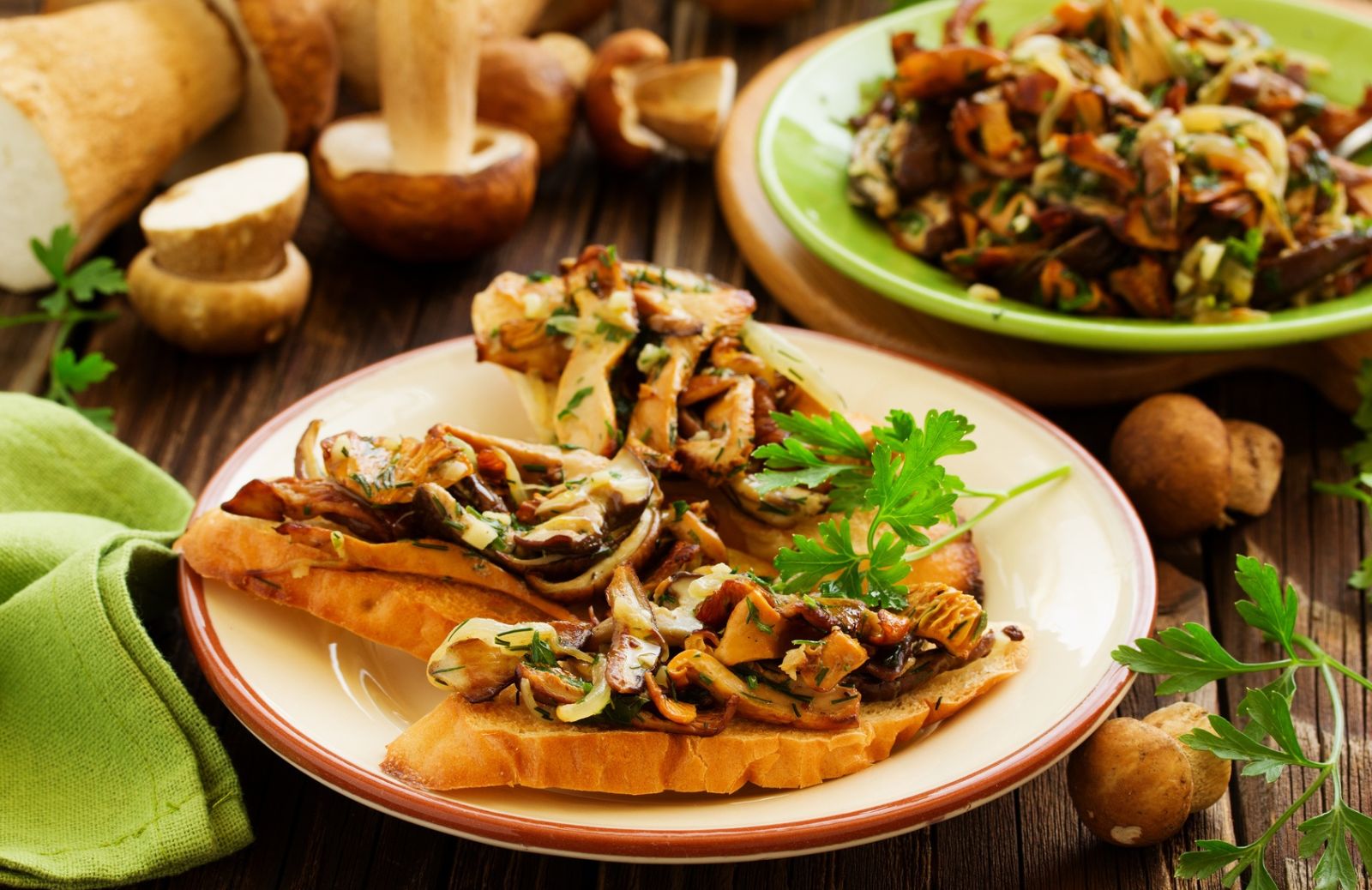 Lusso in tavola per tutti: il cibo pronto diventa gourmet se la bruschetta si profuma di salsa ai funghi