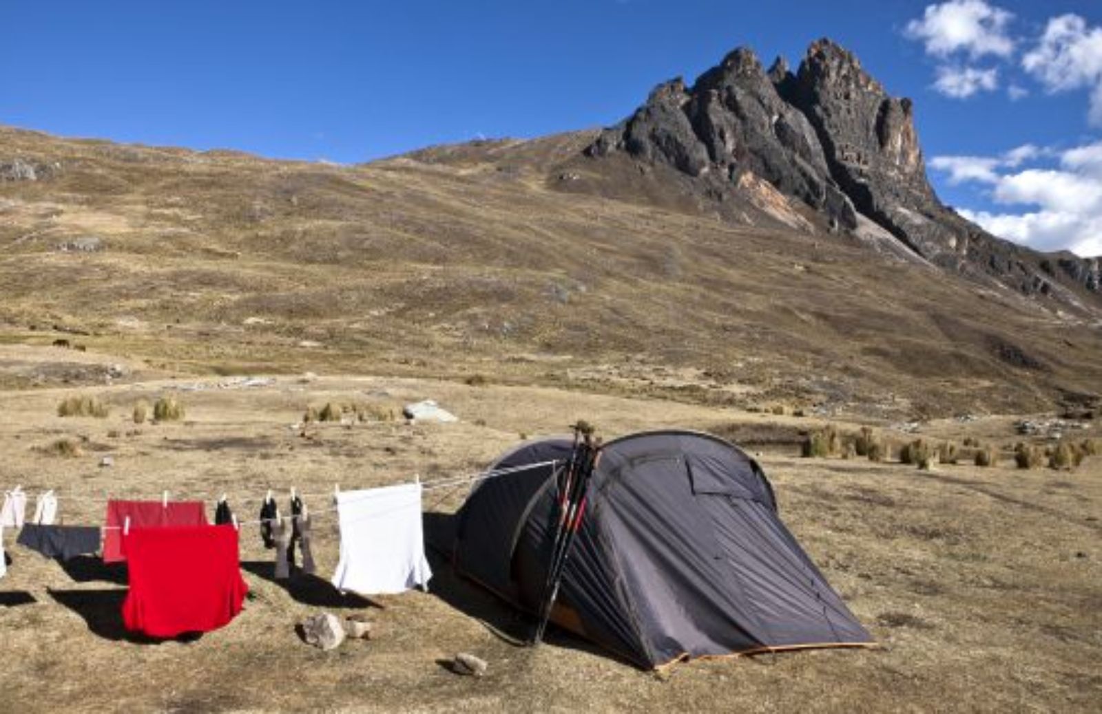 Come fare un bucato in campeggio con la lavatrice tascabile 