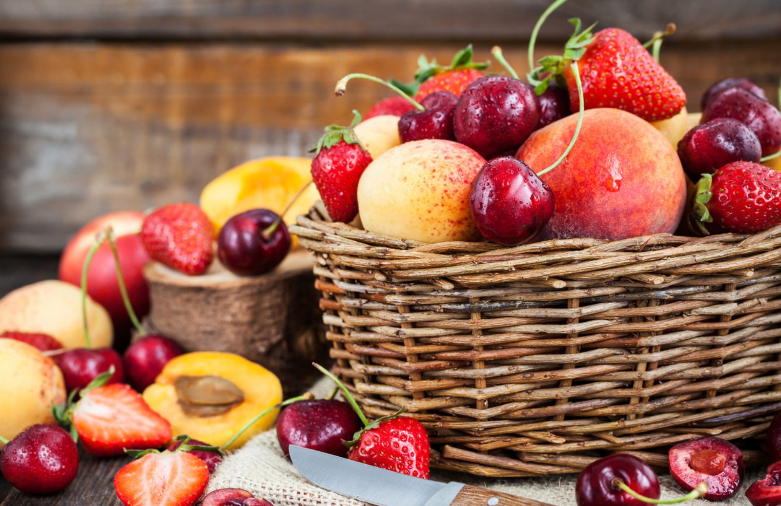 Frutta di stagione: cosa comprare e mangiare a giugno