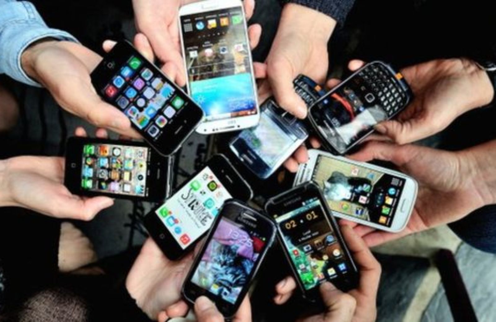 Smartphone, quanto ci costa in acqua 