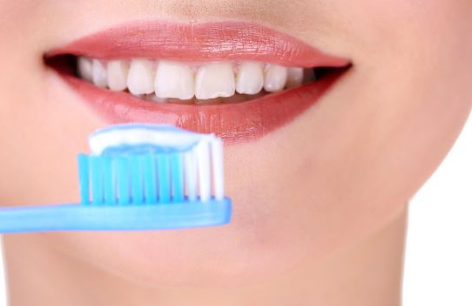 Come creare dentifricio e colluttorio fai-da-te e naturali