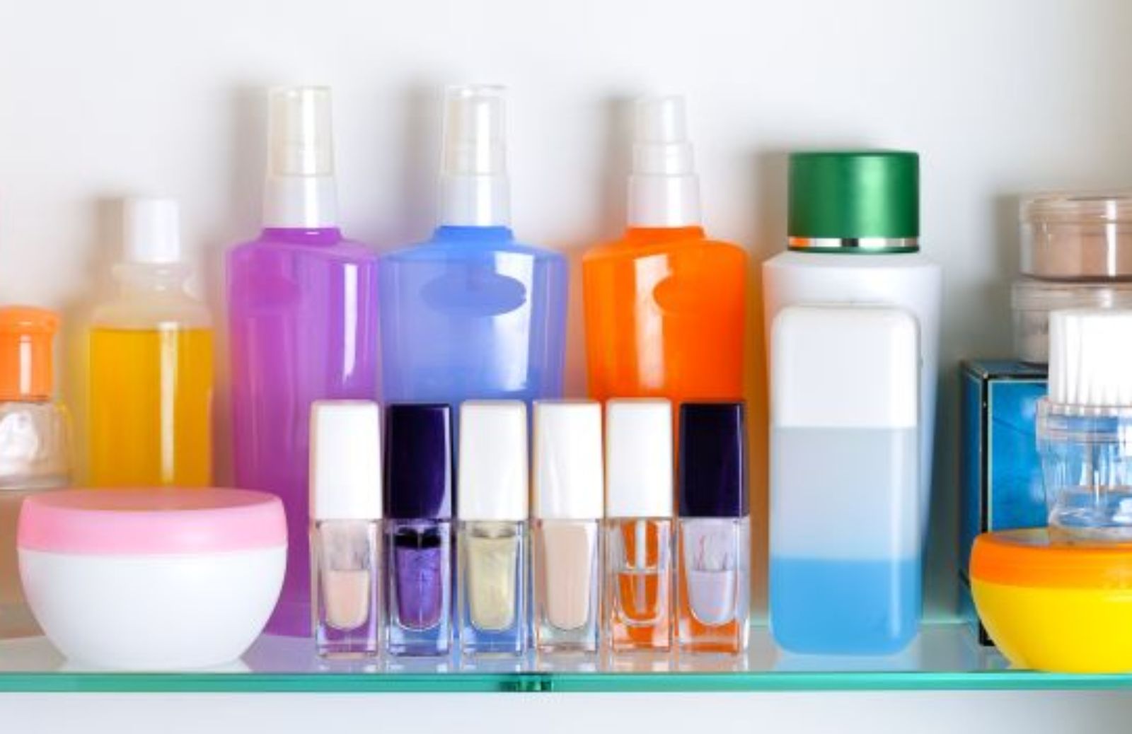 Come riconoscere i composti chimici da evitare nei cosmetici